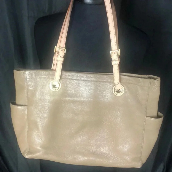 Michael Kors Bucket Bag - Picture 3 of 5